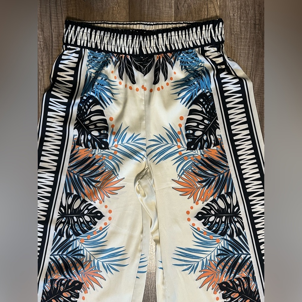 Joie Silky Satin Tropical BoWide Leg Pull-On Flowy Pants Flat Front Black White - Picture 2 of 6